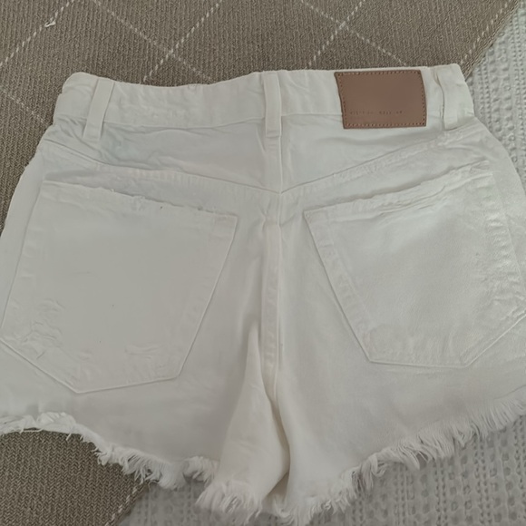Brand new Zara shorts BNWOT. White. Size 2 - Picture 3 of 3